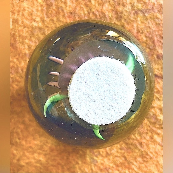 BLOWN FLORAL GLASS PAPERWEIGHT - Picture 6 of 6